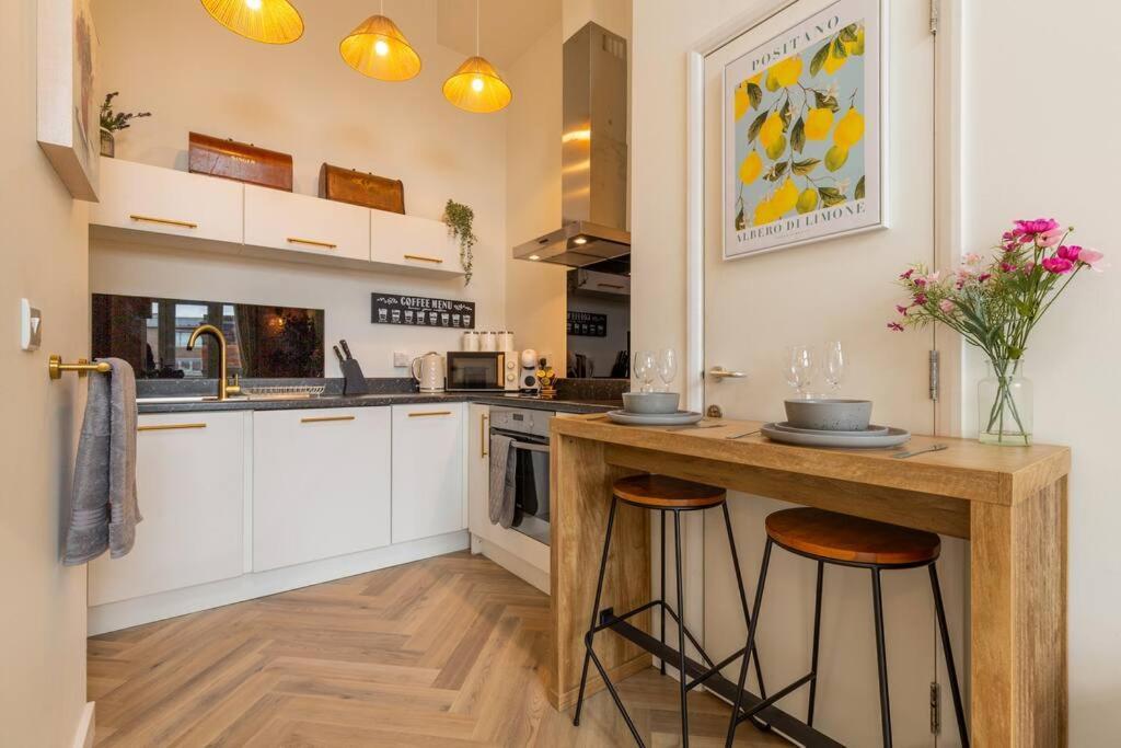Stylish, Cosy Centre - Free Parking Apartment