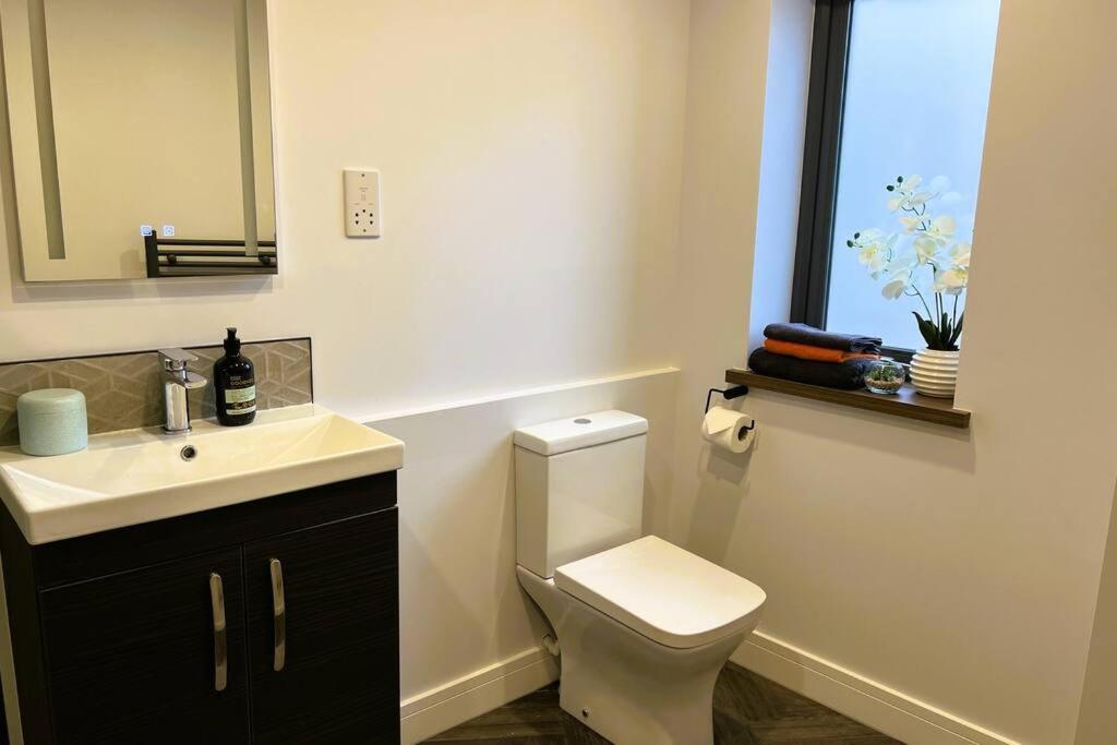 Unwind In Style, One-bedroom Haven 2c Close To Dmu Apartment Leicester