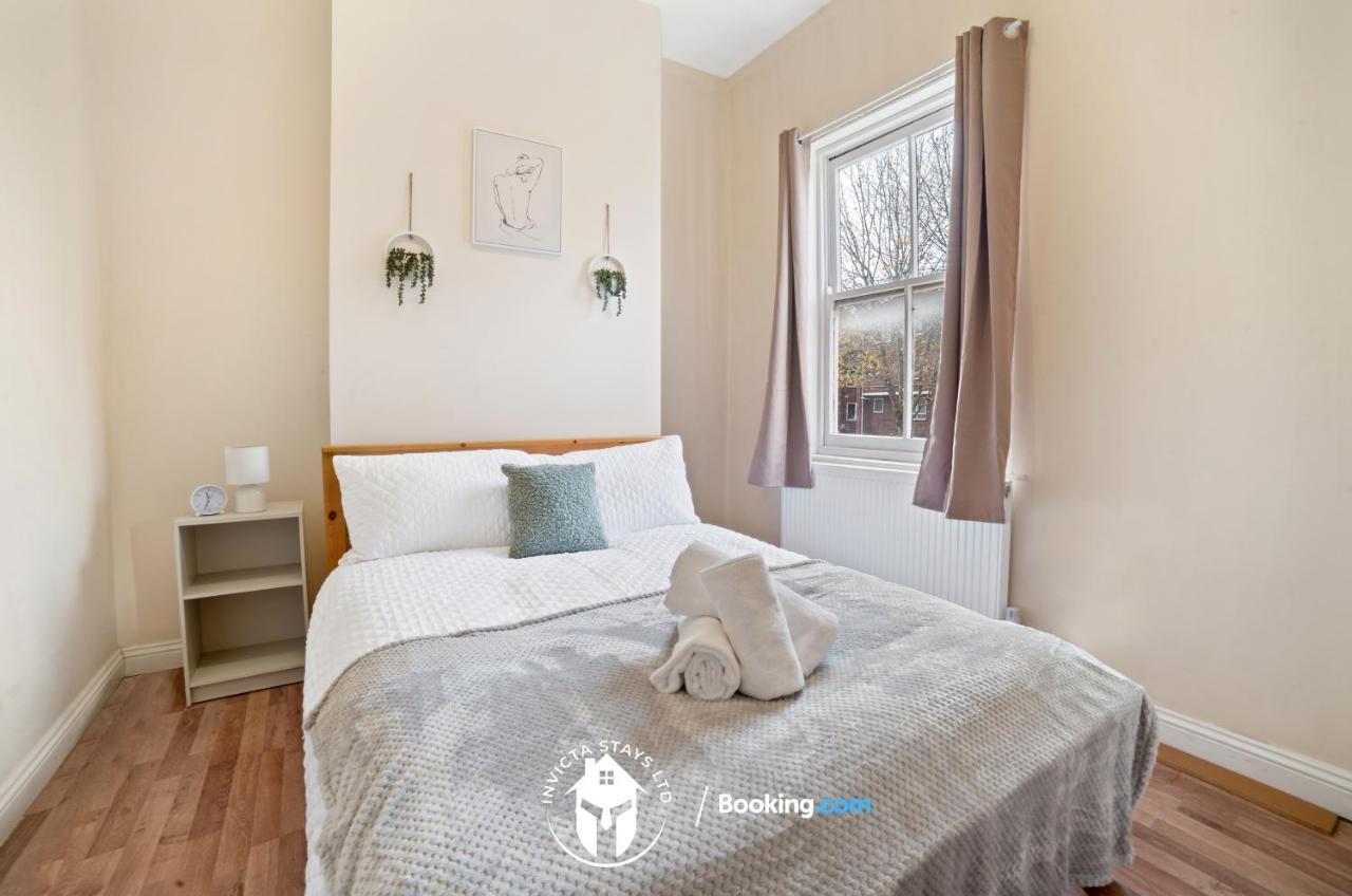 Monthly Deals L Elegant 3-bed For 7 In City Centre L Board Games, Free Wifi & Parking Apartment *