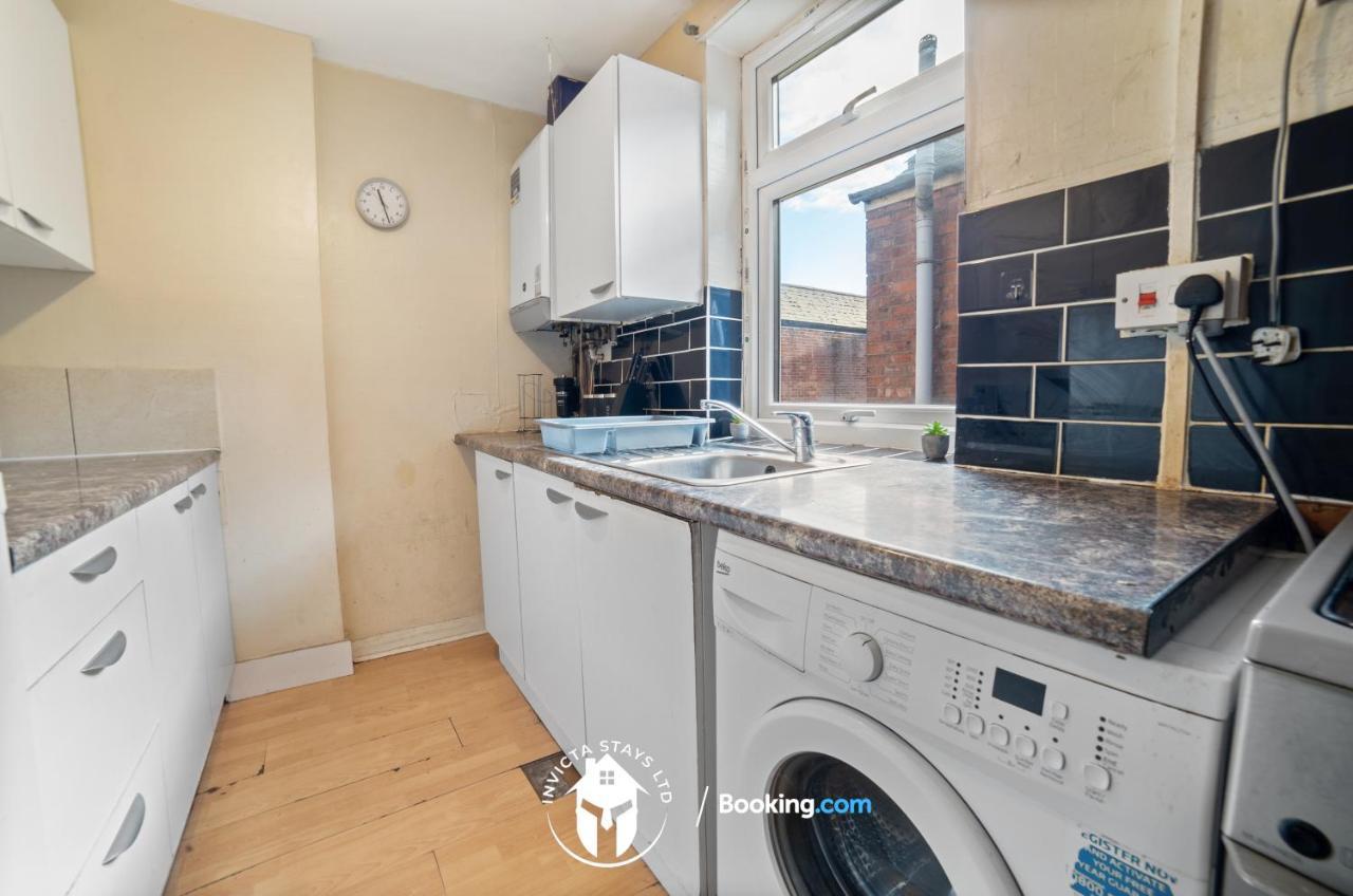 Monthly Deals L Elegant 3-bed For 7 In City Centre L Board Games, Free Wifi & Parking Apartment *