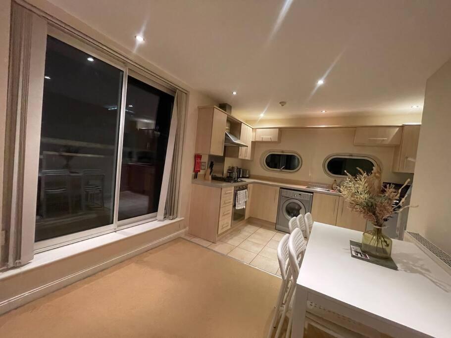 Centre Free Parking And Wifi Sleeps 6 Leicester
