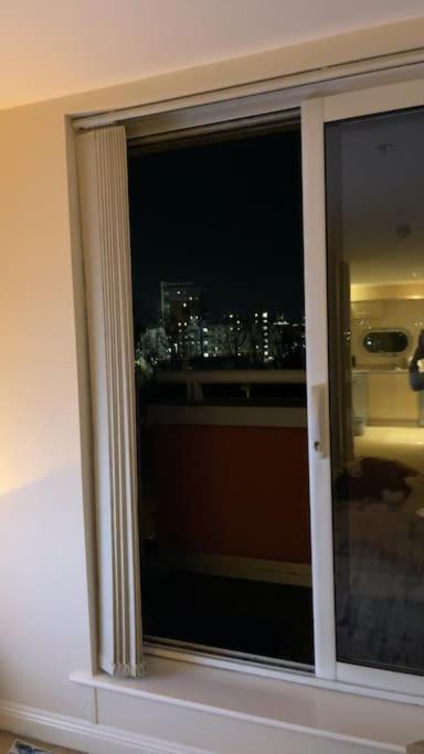 Centre Free Parking And Wifi Sleeps 6 Apartment