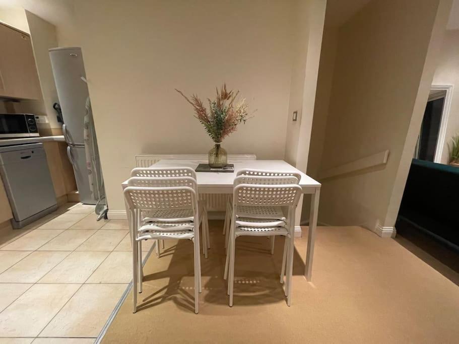 Apartment Centre Free Parking And Wifi Sleeps 6 *