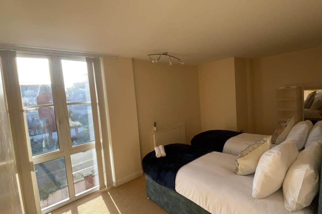 Centre Free Parking And Wifi Sleeps 6 *