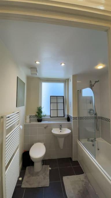 Centre Free Parking And Wifi Sleeps 6 Apartment Leicester
