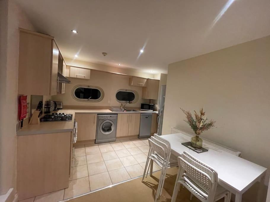 Centre Free Parking And Wifi Sleeps 6 Apartment Leicester