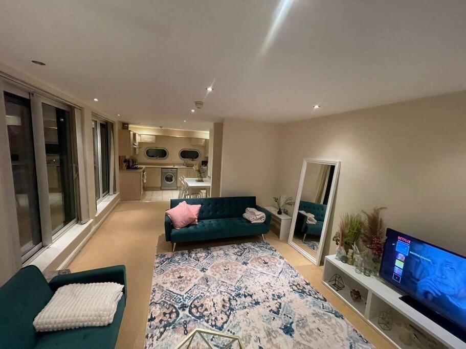 Apartment Centre Free Parking And Wifi Sleeps 6 *