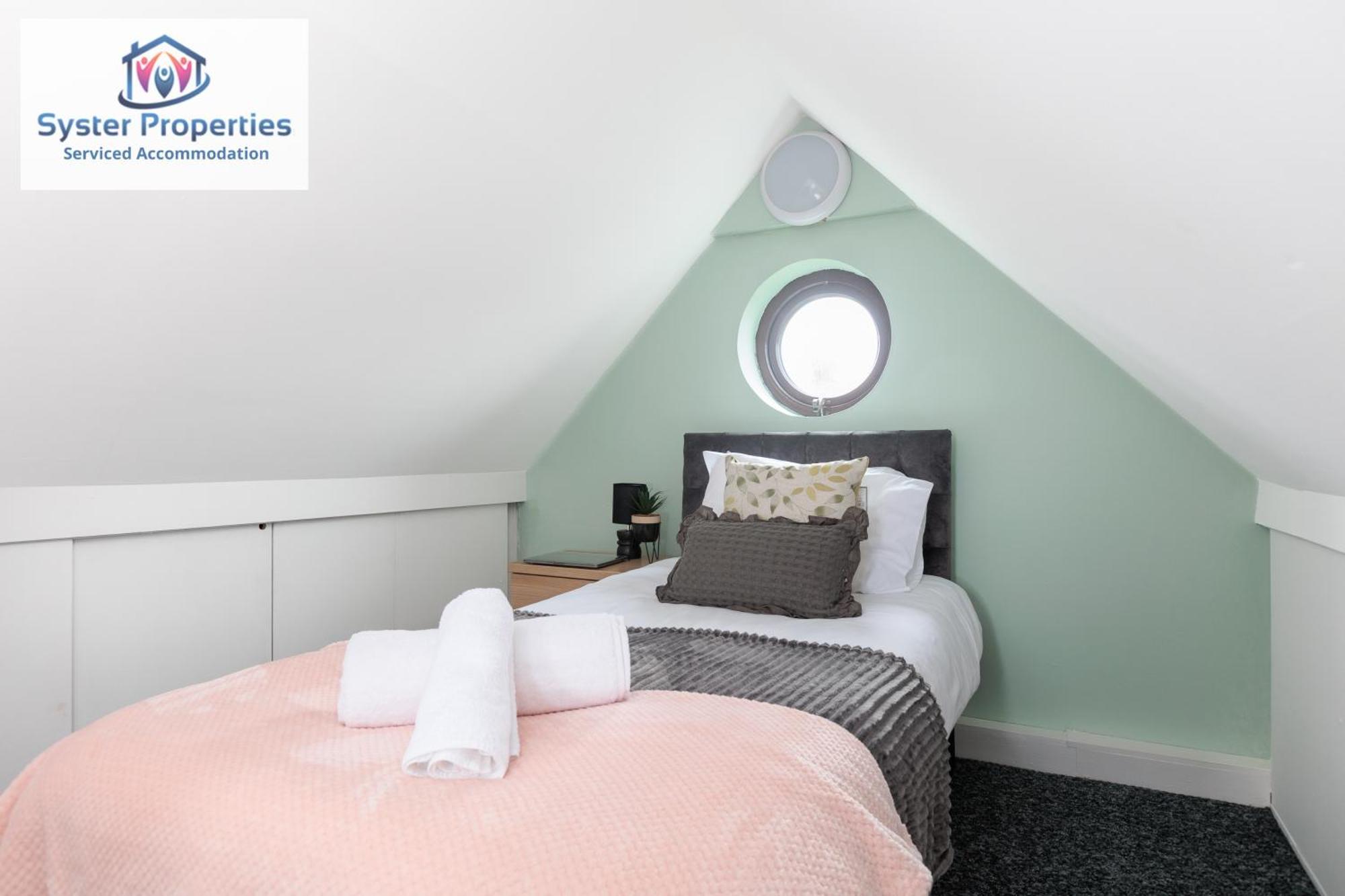 Tetuan House - Syster - Work -family - Groups Le3 *