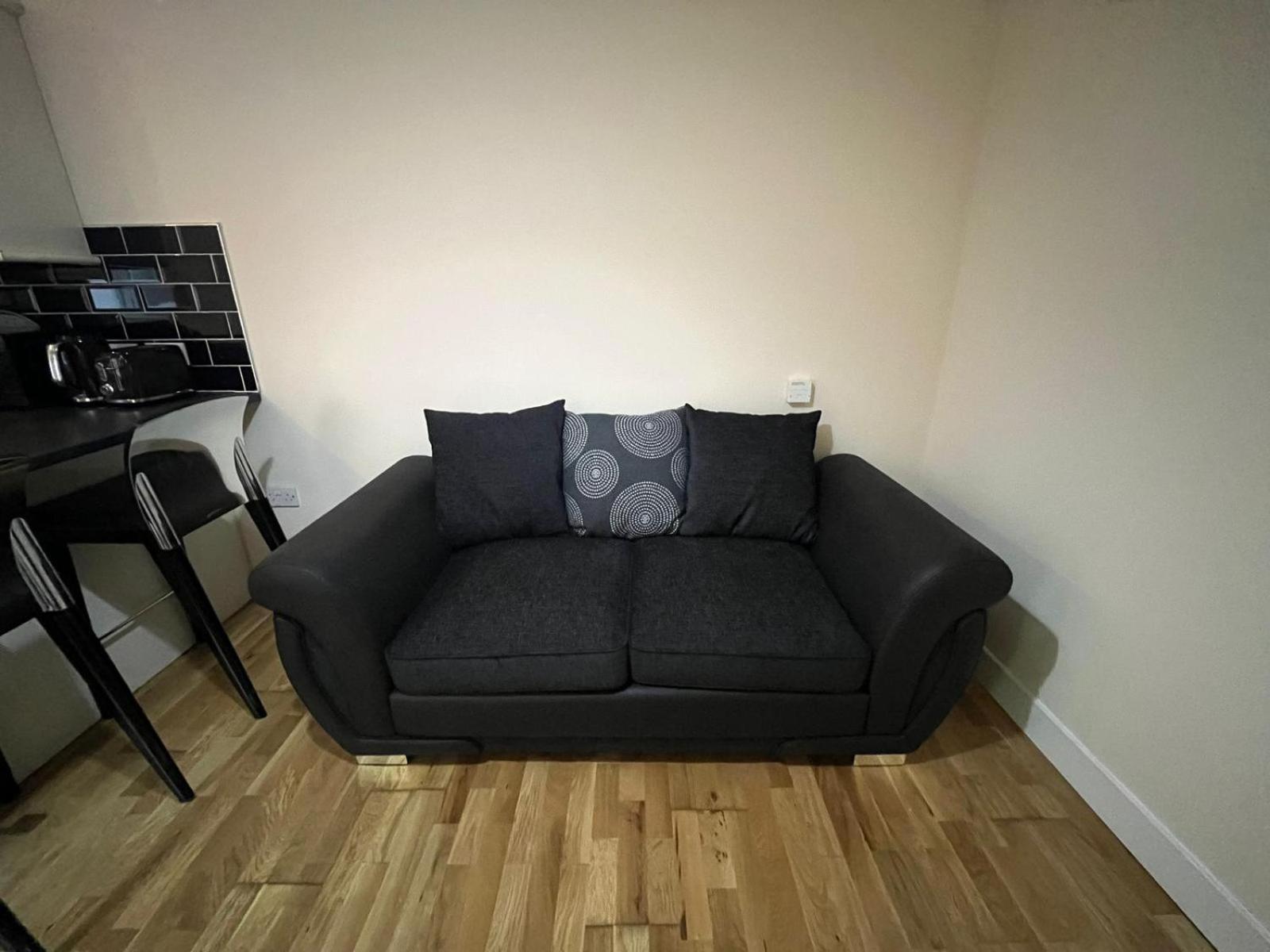 1 Bedroom Flat With Parking Apartment