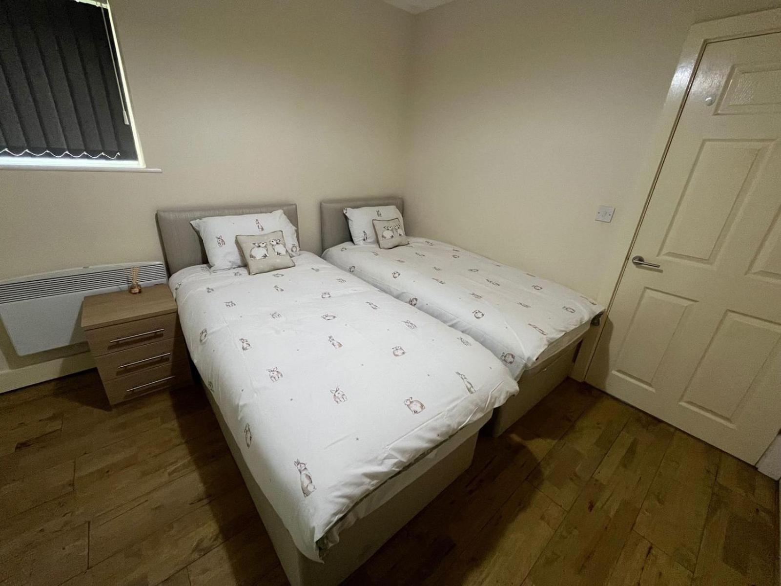 Apartment 1 Bedroom Flat With Parking *