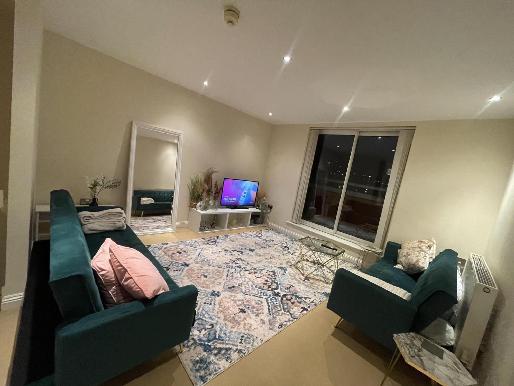 Free Parking Near Centre & Stadium Sleeps 6-8 * Leicester