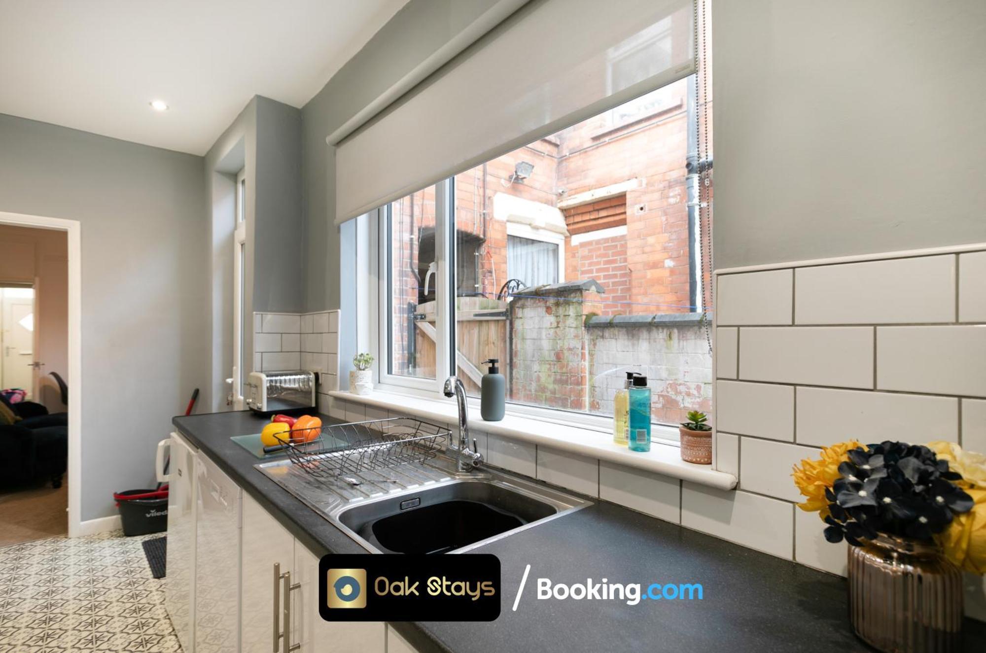 Apartment Exclusive Deals L Monthly Escapes L Fosse Road North L Oak Short Lets & Serviced - Free Wifi Available