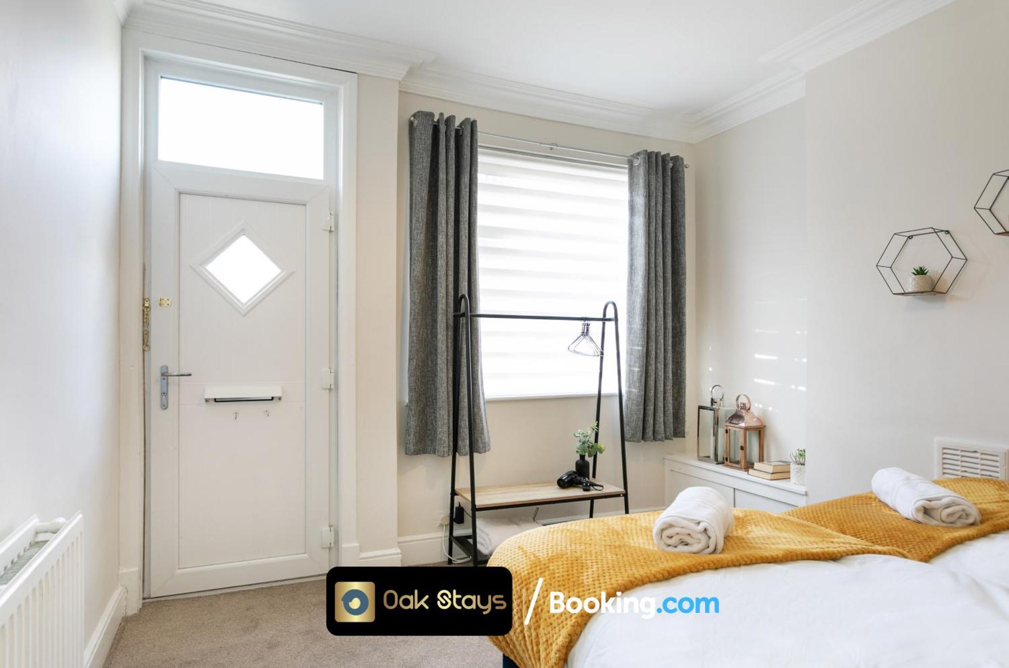 Apartment Exclusive Deals L Monthly Escapes L Fosse Road North L Oak Short Lets & Serviced - Free Wifi Available *