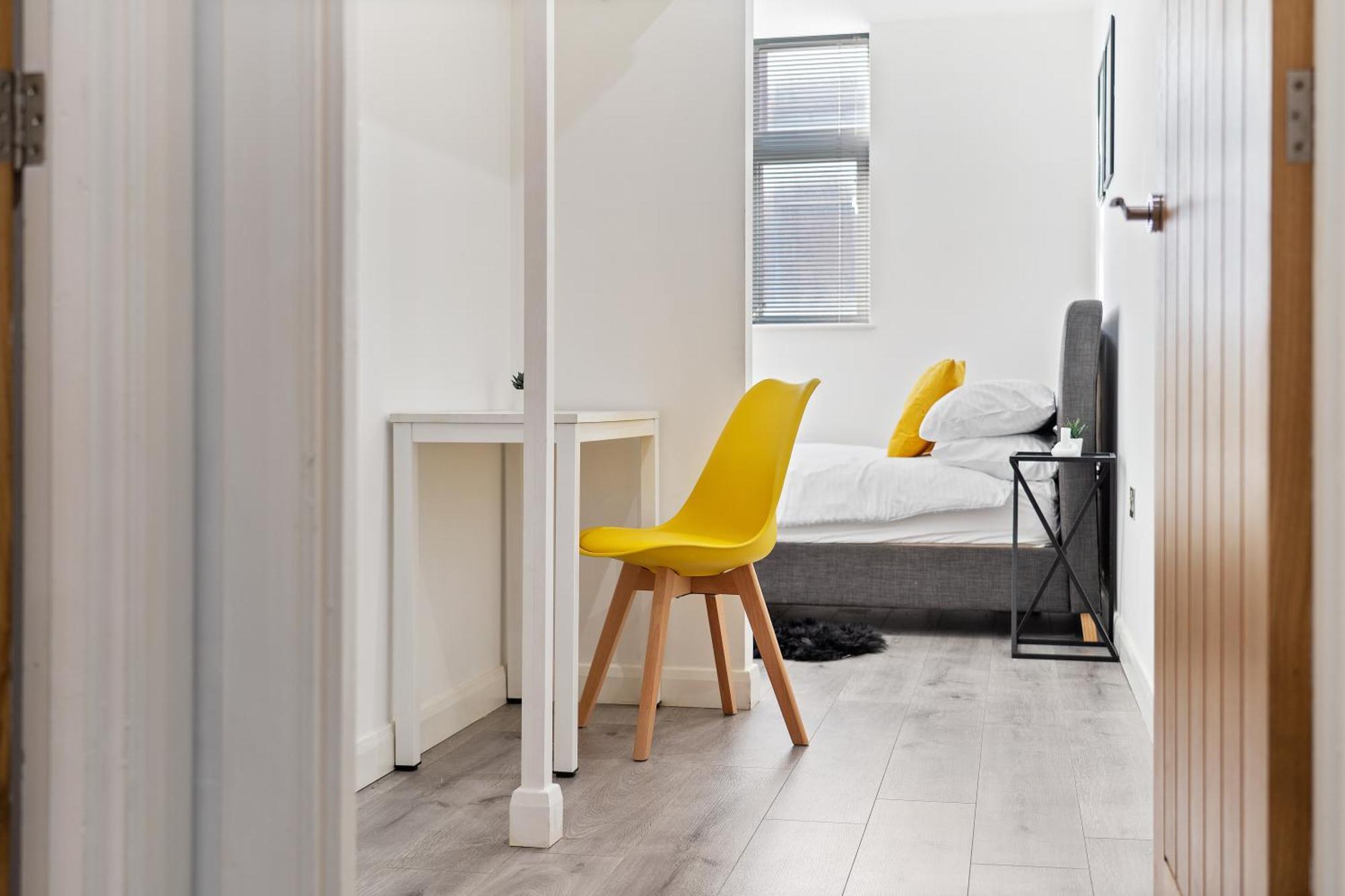 Apartment Last-minute Specials L Modern Flat With Pool Table L Sleeps 5 L By Zen Nights Short Lets & Serviced *
