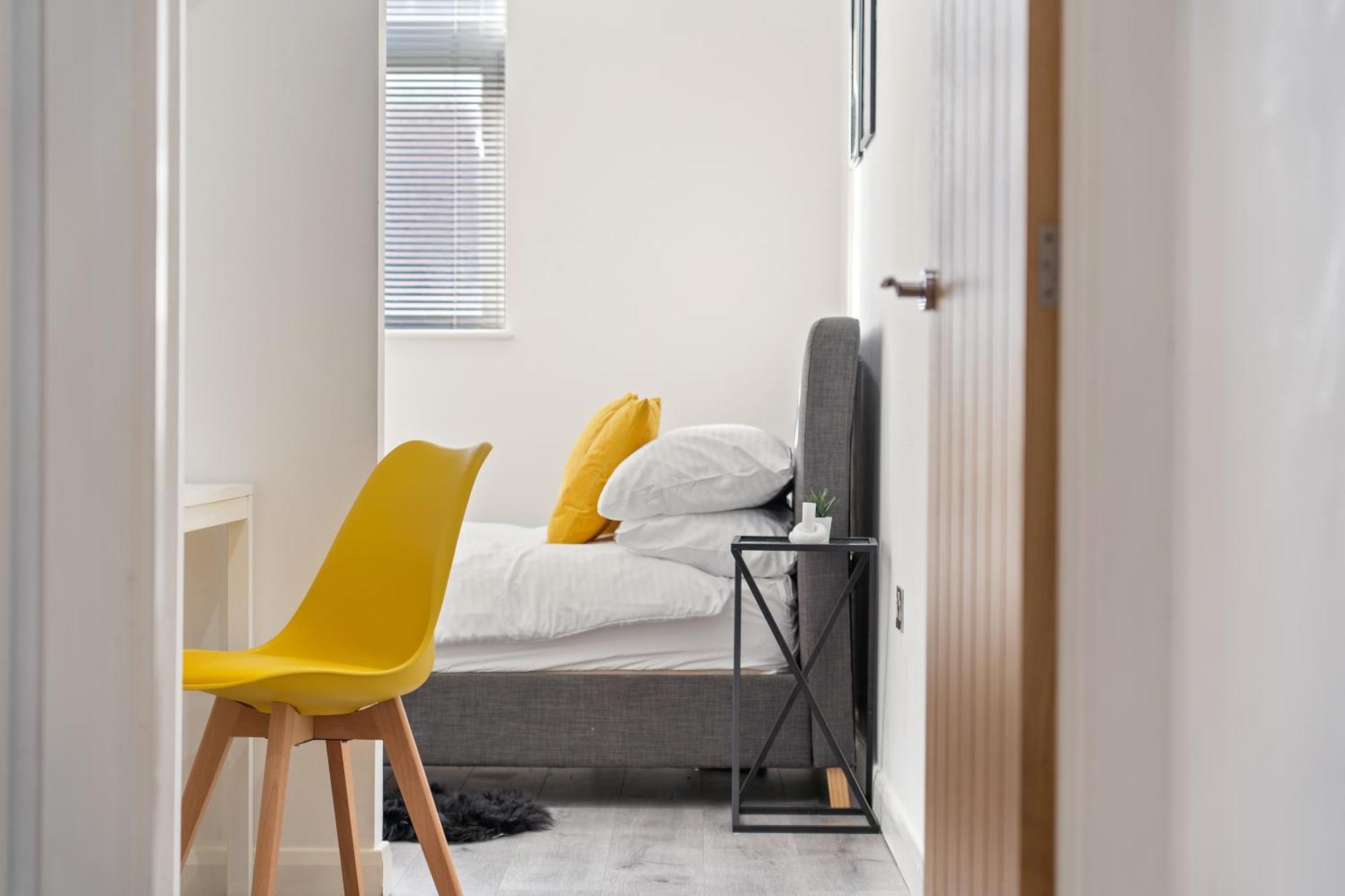 Apartment Last-minute Specials L Modern Flat With Pool Table L Sleeps 5 L By Zen Nights Short Lets & Serviced Leicester