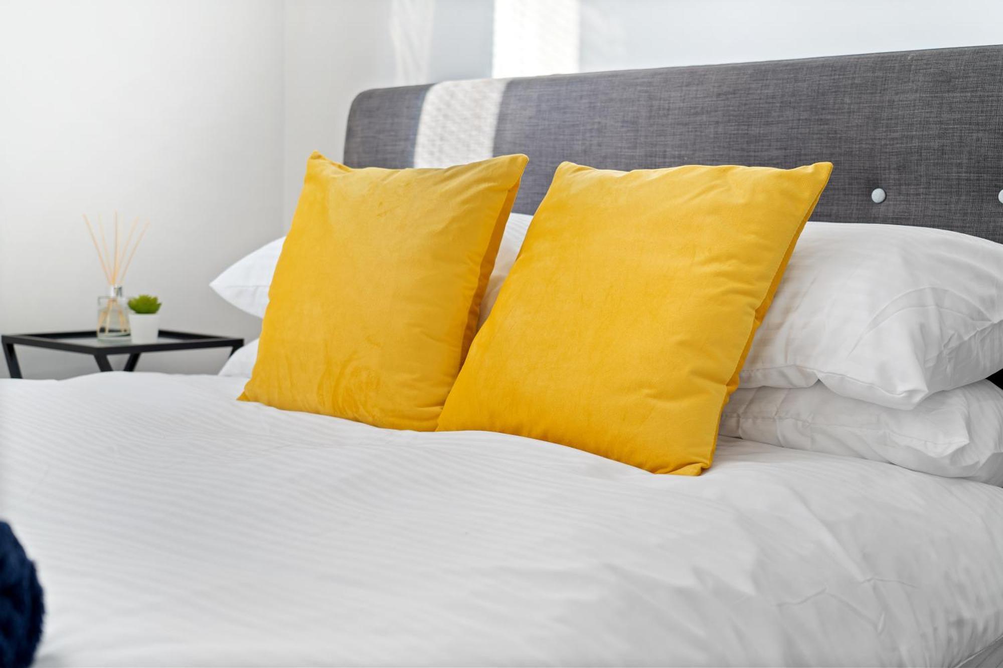 Last-minute Specials L Modern Flat With Pool Table L Sleeps 5 L By Zen Nights Short Lets & Serviced