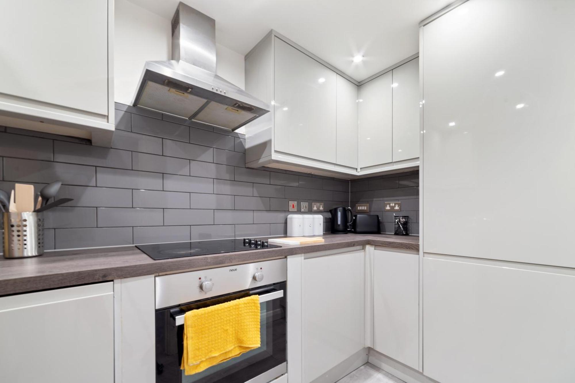Apartment Last-minute Specials L Modern Flat With Pool Table L Sleeps 5 L By Zen Nights Short Lets & Serviced *