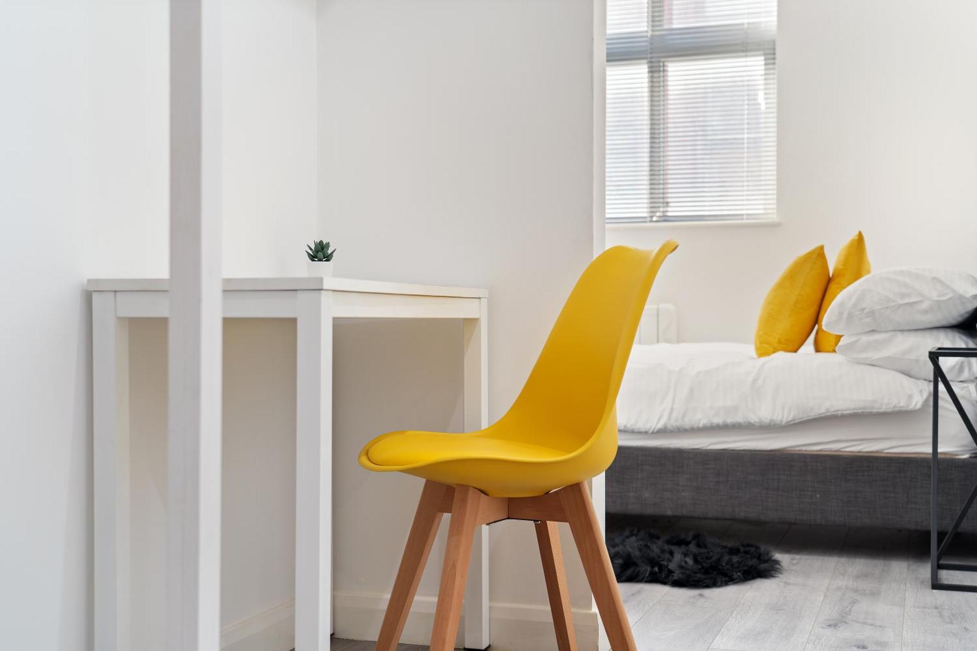 Last-minute Specials L Modern Flat With Pool Table L Sleeps 5 L By Zen Nights Short Lets & Serviced