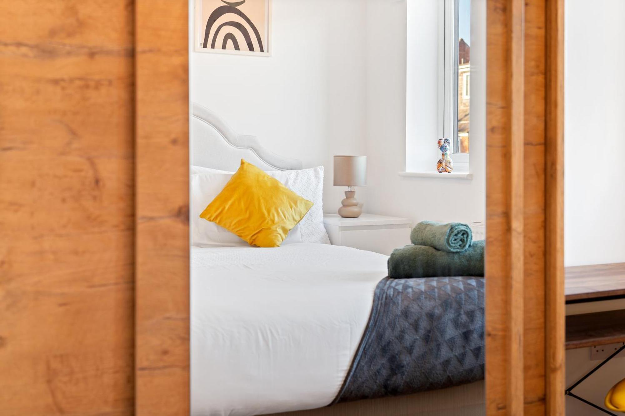 Last-minute Specials L Modern House Near Center Sleeps 6 With Free Parking L By Zen Nights Short Lets & Serviced Holiday home