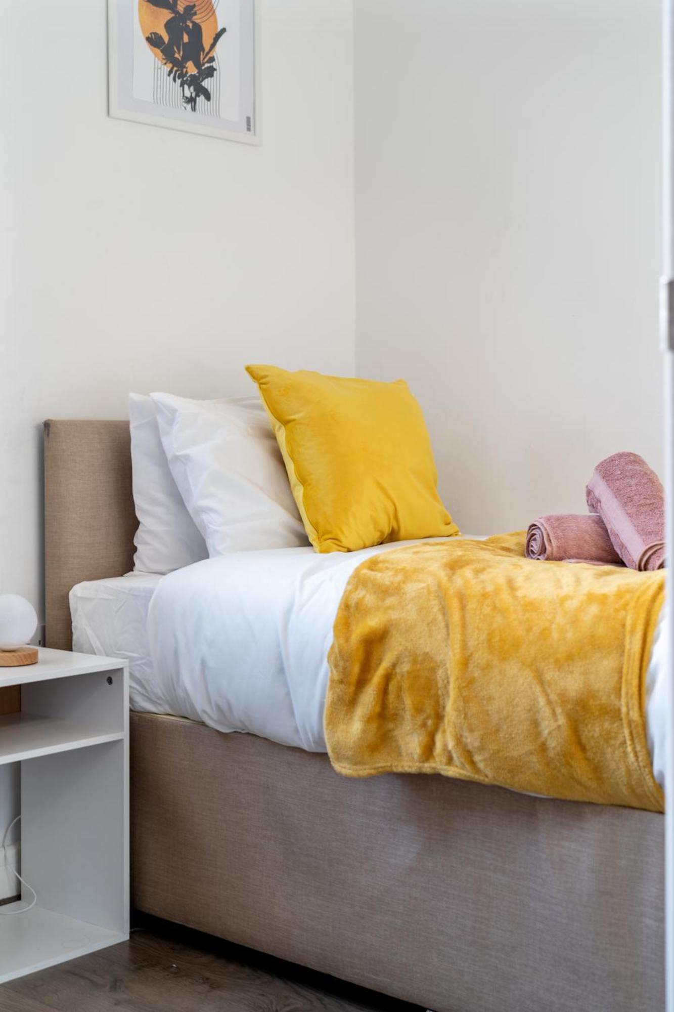 Last-minute Specials L Modern House Near Center Sleeps 6 With Free Parking L By Zen Nights Short Lets & Serviced Holiday home *