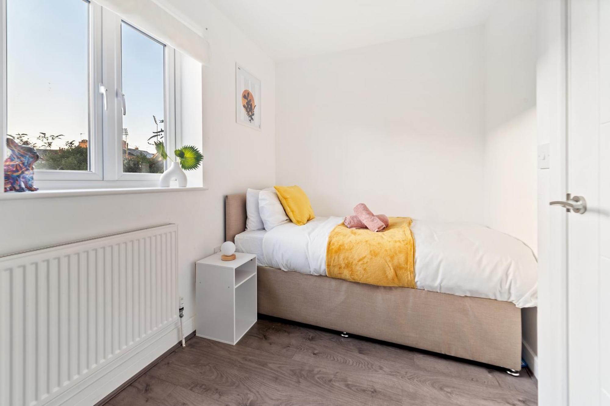 Last-minute Specials L Modern House Near Center Sleeps 6 With Free Parking L By Zen Nights Short Lets & Serviced * Leicester