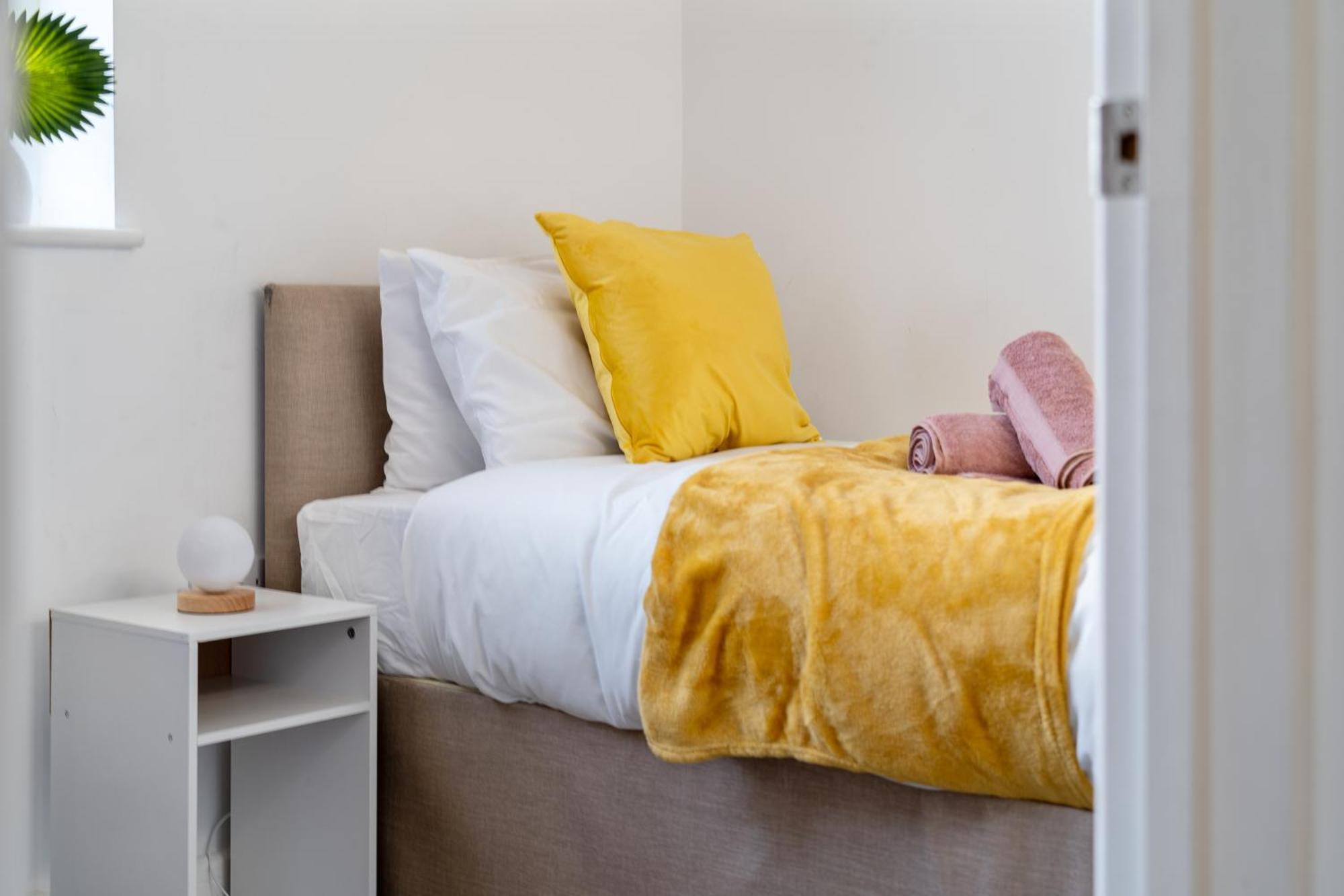Last-minute Specials L Modern House Near Center Sleeps 6 With Free Parking L By Zen Nights Short Lets & Serviced *