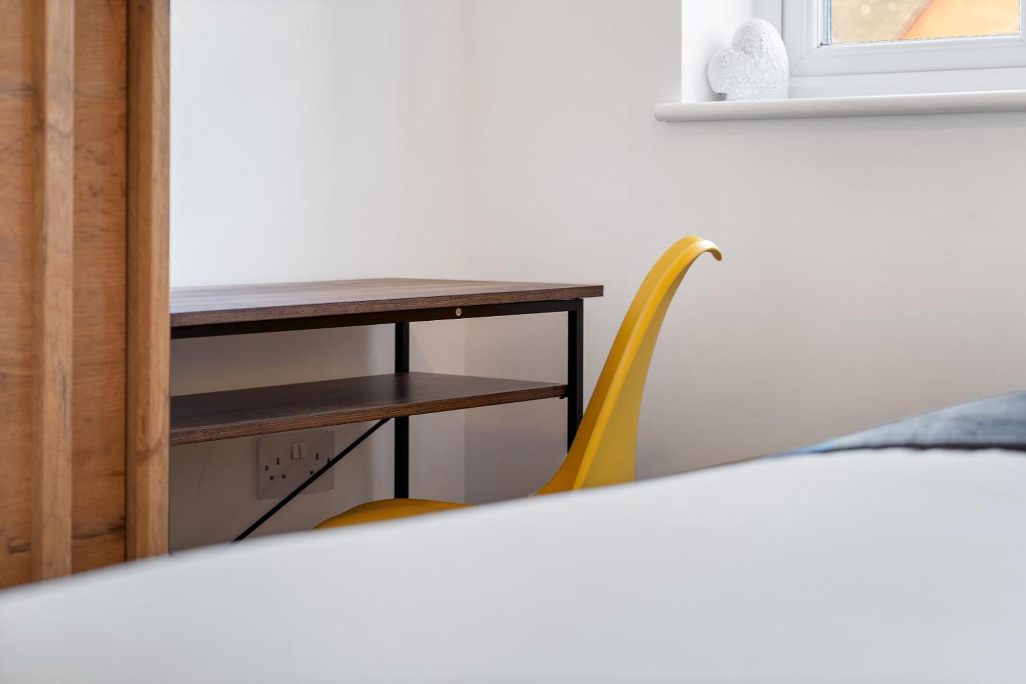 Holiday home Last-minute Specials L Modern House Near Center Sleeps 6 With Free Parking L By Zen Nights Short Lets & Serviced
