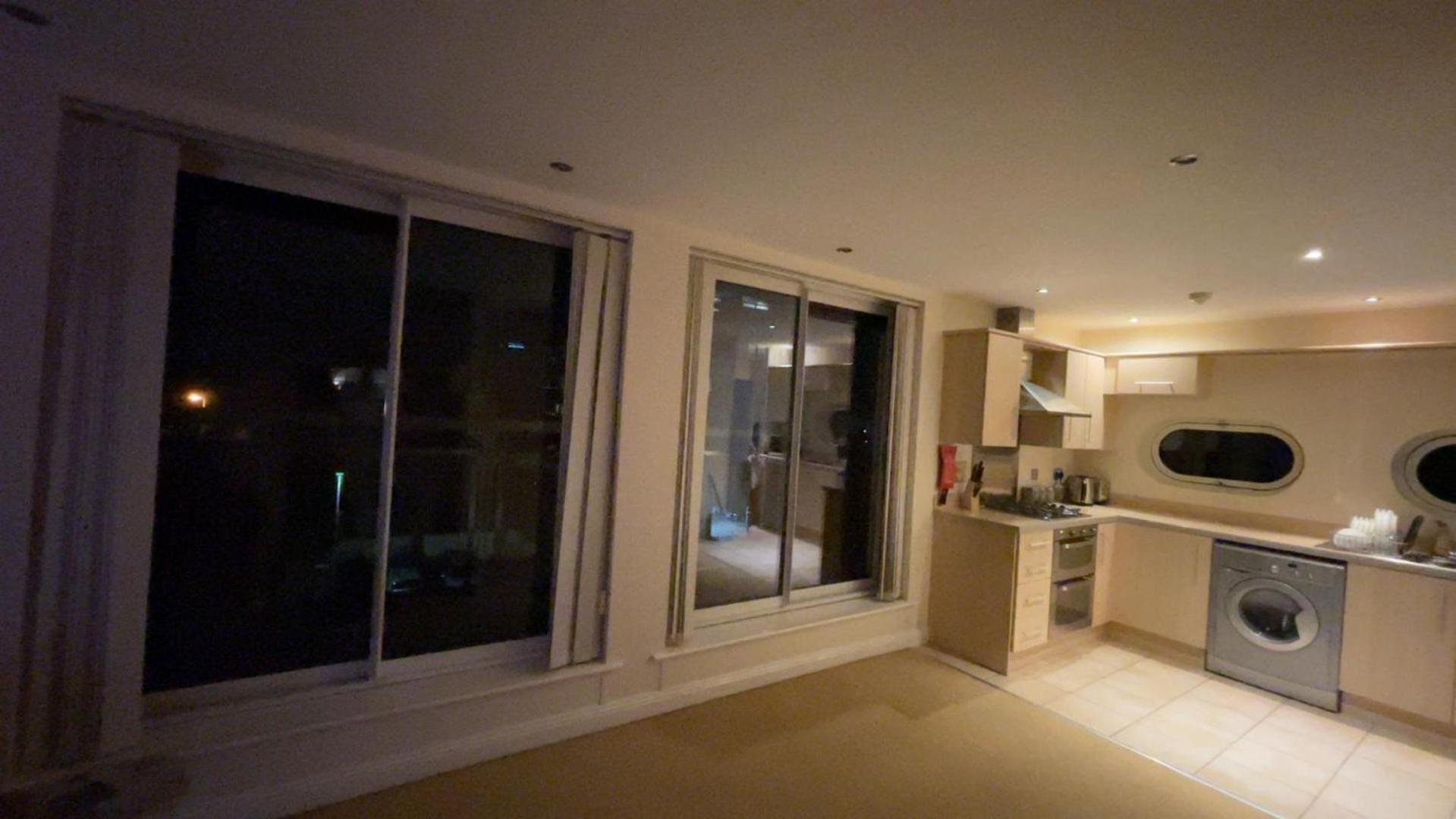 Free Parking Near Centre & Stadium Sleeps 6-8 Apartment Leicester
