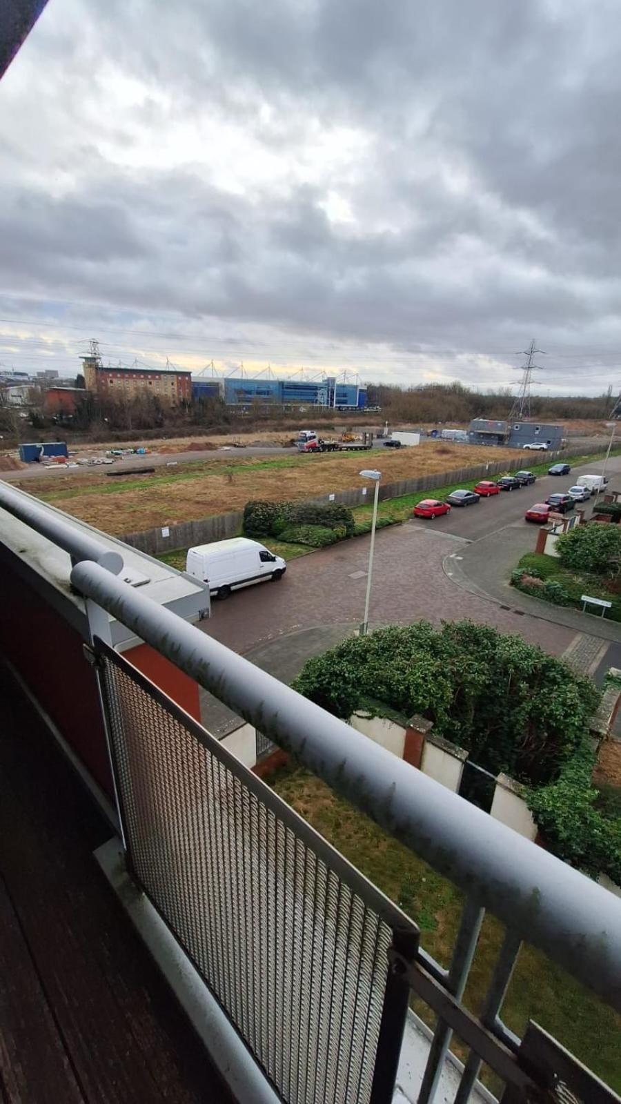 Free Parking Near Centre & Stadium Sleeps 6-8 Apartment *