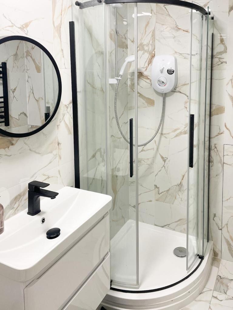 Luxury Stylish Studio Flat +spacious Bathroom-no 6 Apartment Leicester