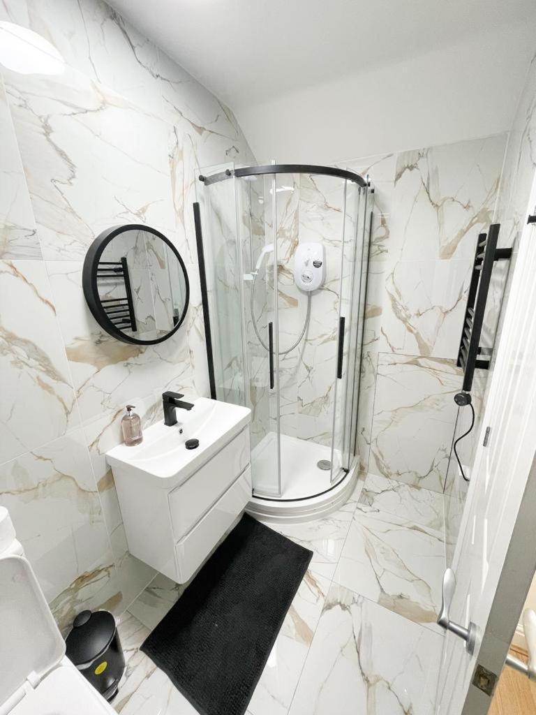 Luxury Stylish Studio Flat +spacious Bathroom-no 6 Apartment Leicester
