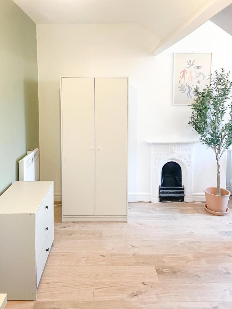 Apartment Luxury Stylish Studio Flat +spacious Bathroom-no 6