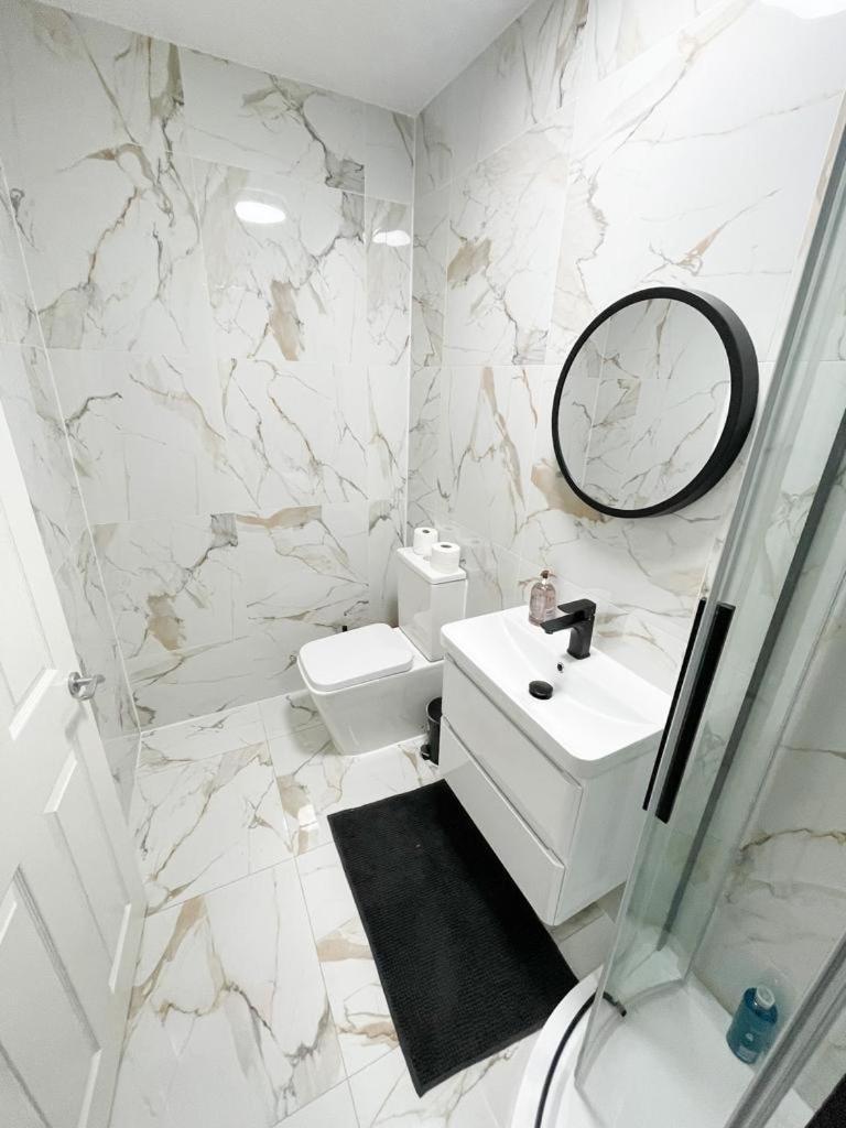 Apartment Luxury Stylish Studio Flat +spacious Bathroom-no 6