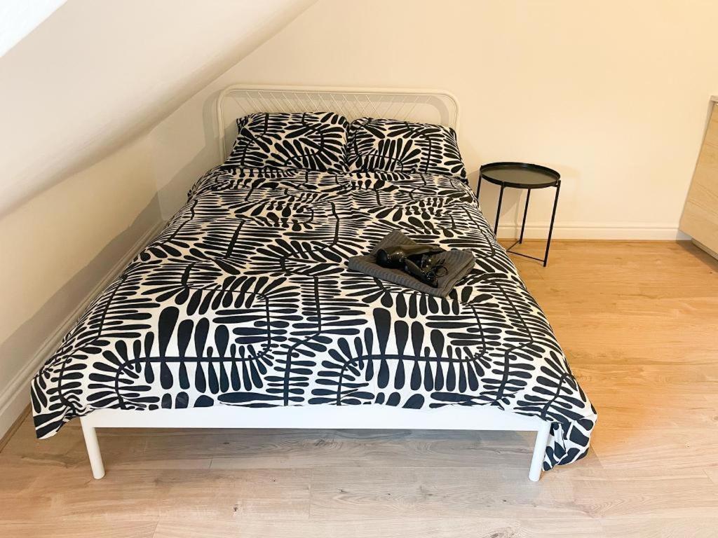 Luxury Stylish Studio Flat +spacious Bathroom-no 6 Apartment