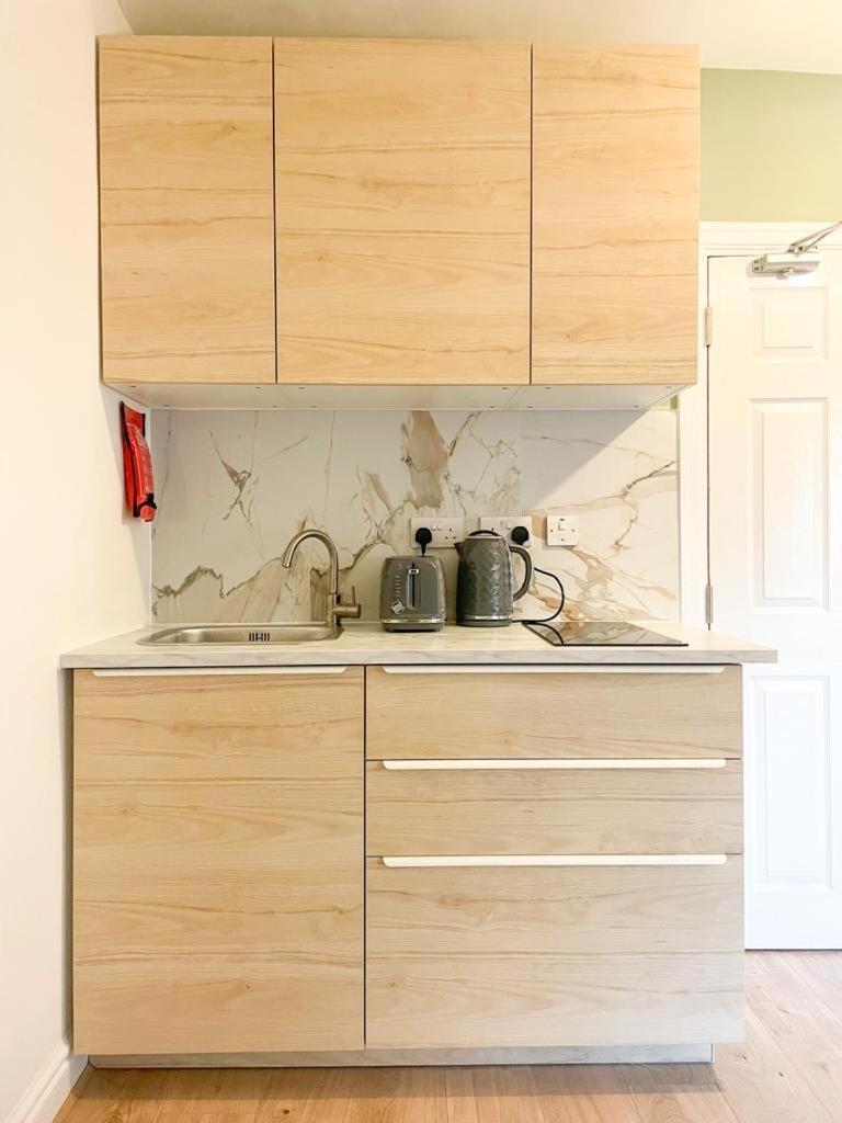 Luxury Stylish Studio Flat +spacious Bathroom-no 6 Leicester
