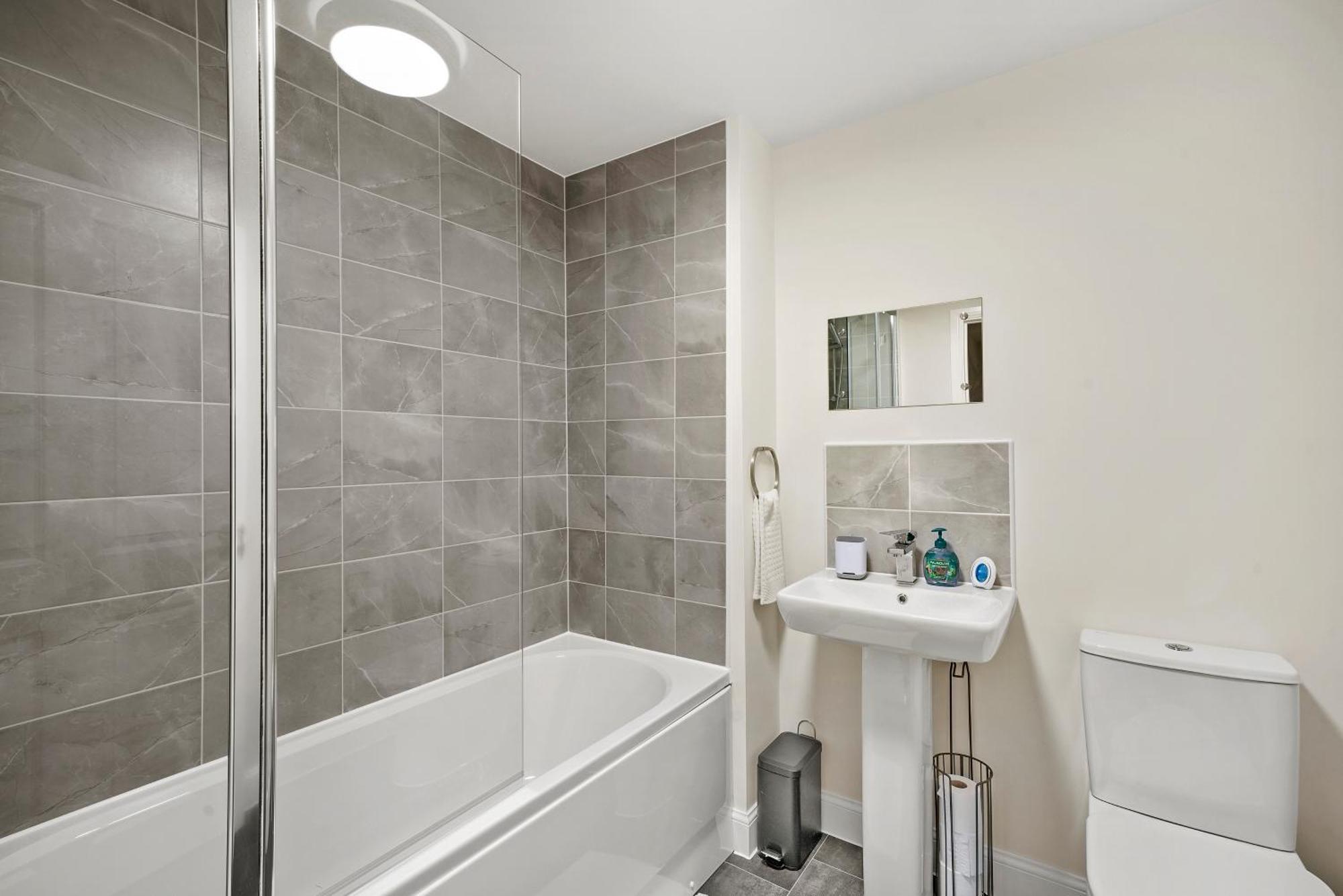 Beautiful 4 Bed In Leicester - Garden - Parking Holiday home Leicester