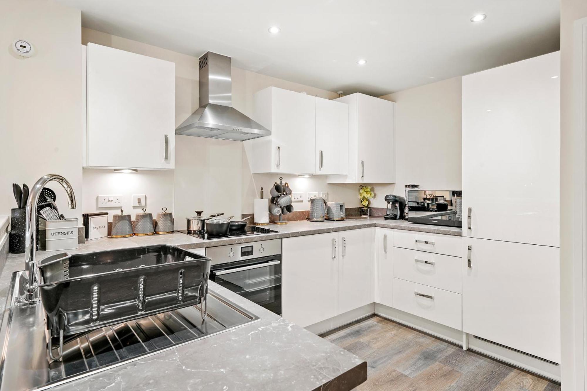 Beautiful 4 Bed In Leicester - Garden - Parking Holiday home *