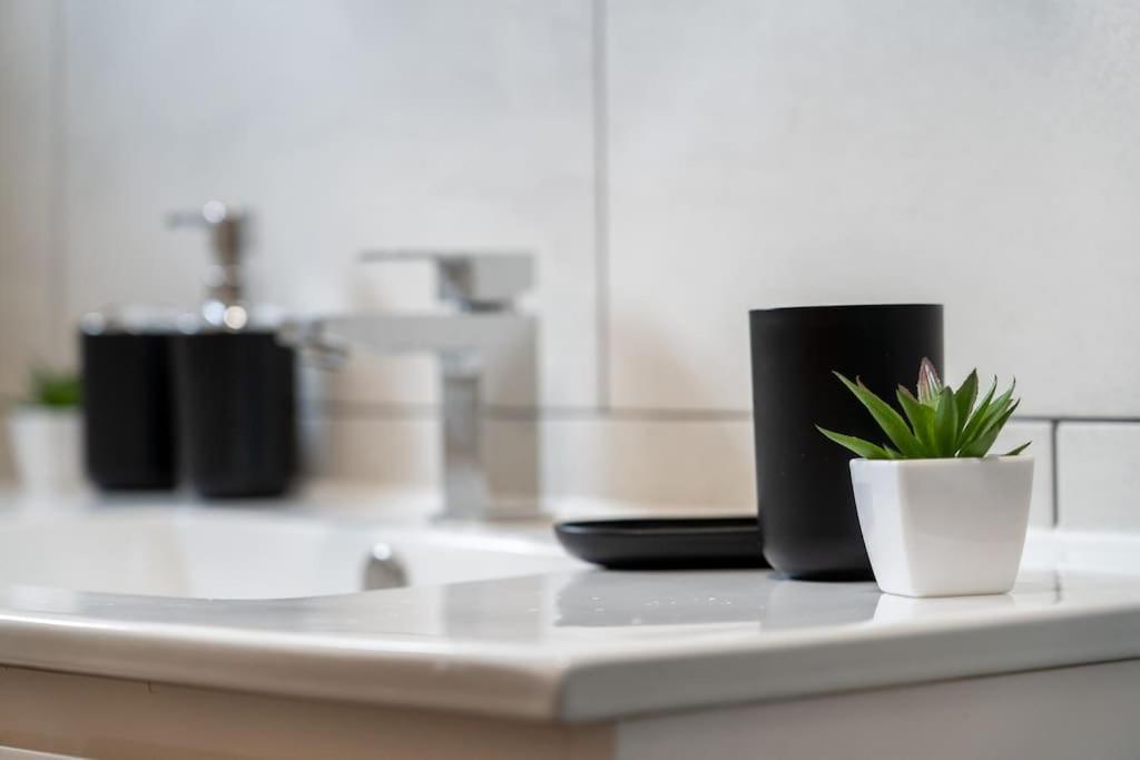 Professionals,contractors,family * Leicester