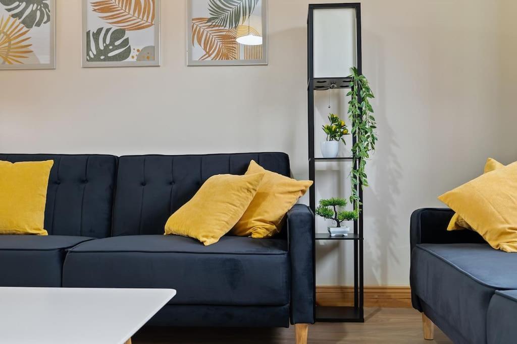 Professionals,contractors,family * Leicester