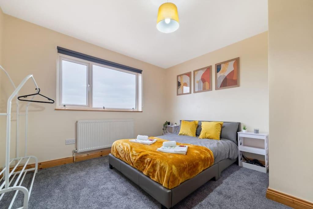 Holiday home Professionals,contractors,family