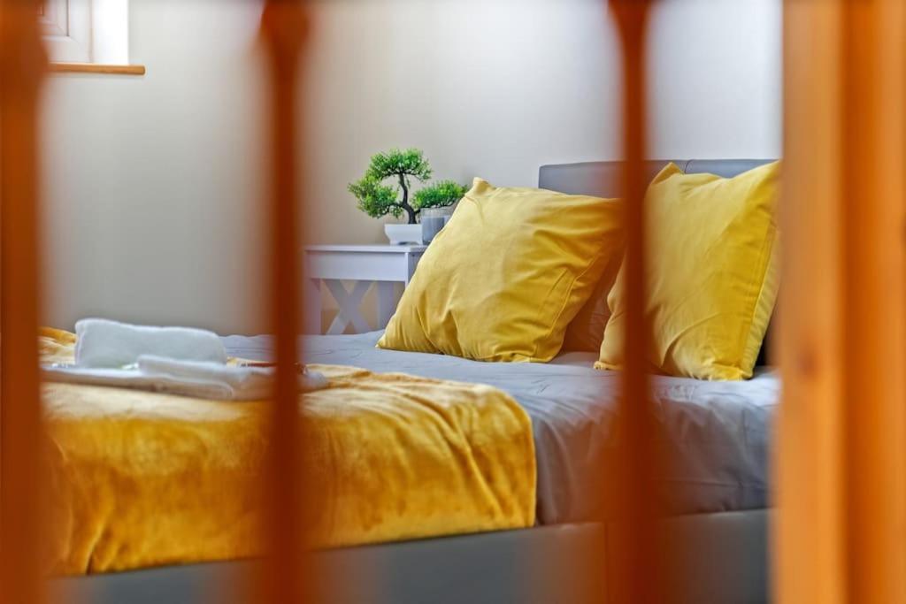 Holiday home Professionals,contractors,family