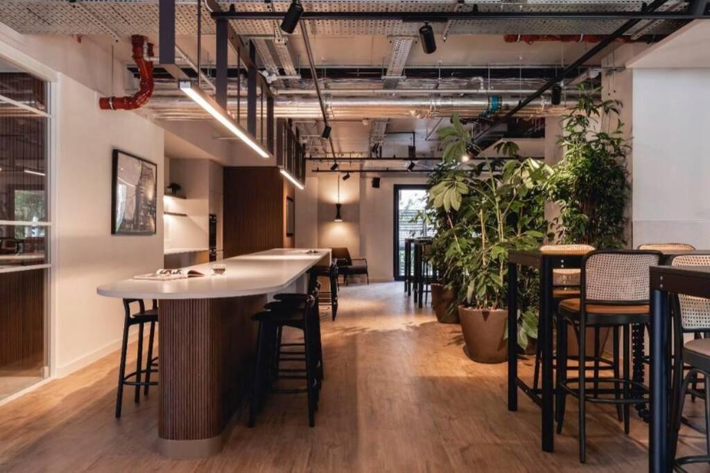 Luxurious 2 Bedroom Central Flat *