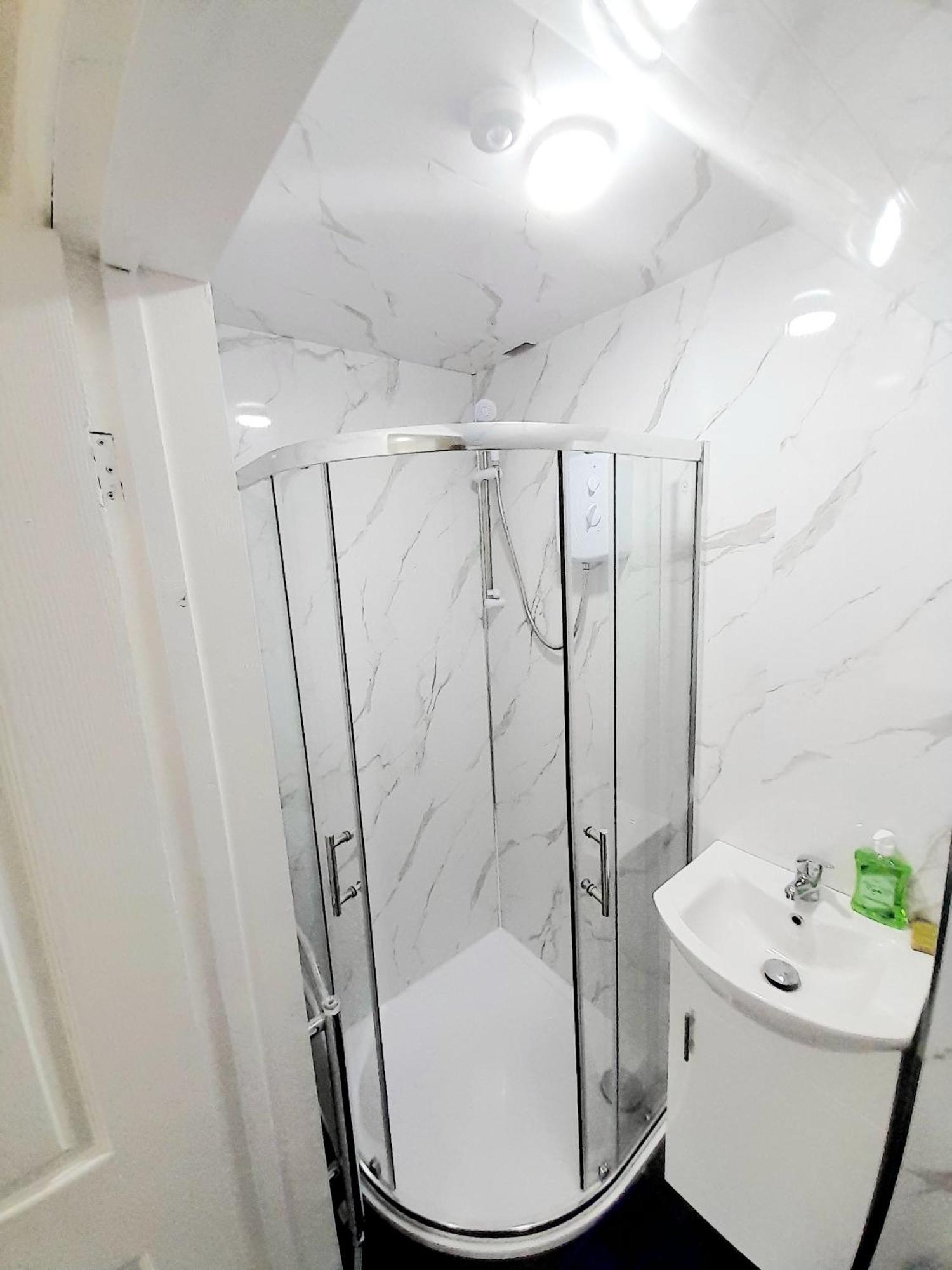 Double Ensuite Free Parking *