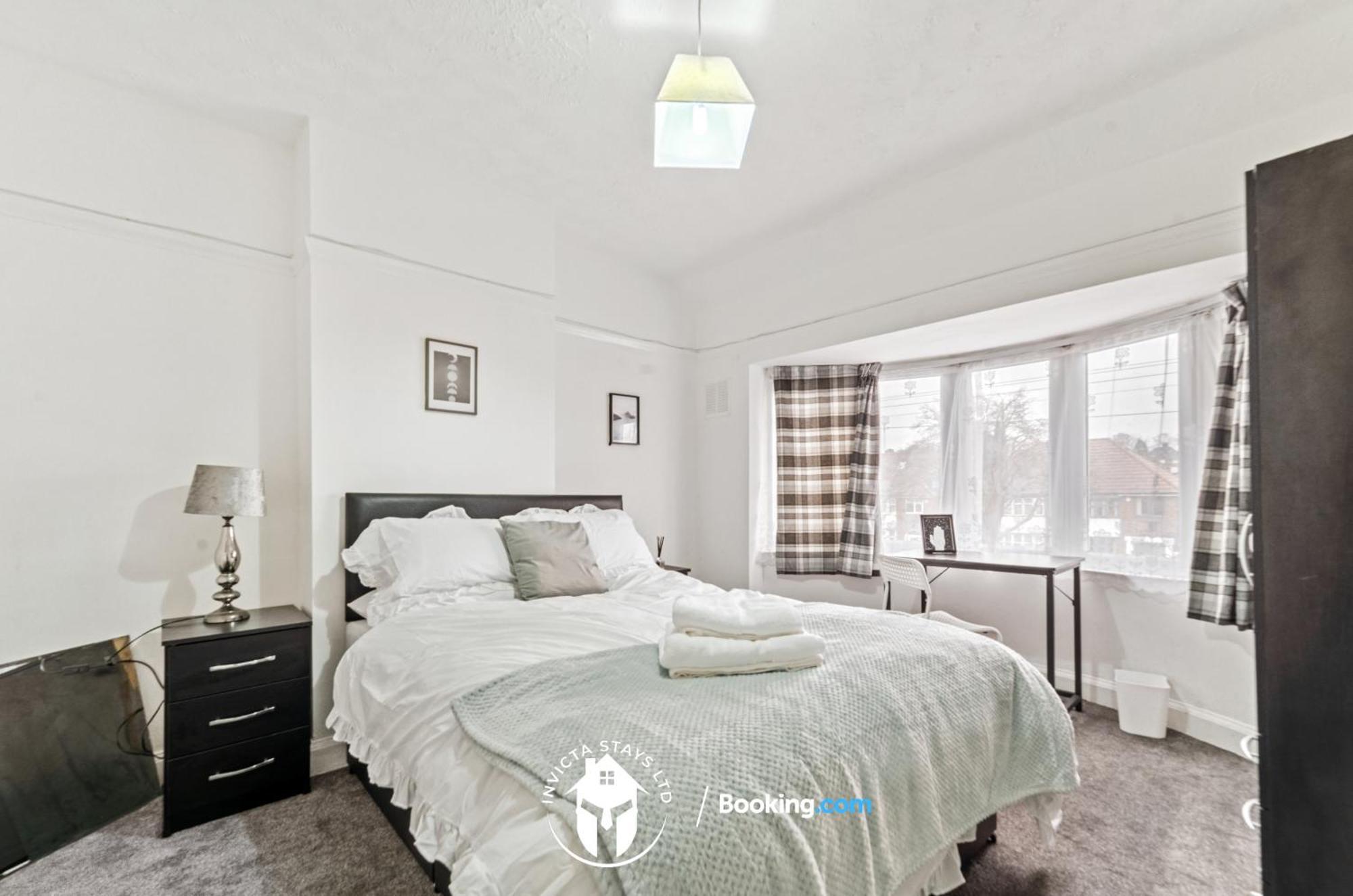 Premium Offers L Last-minute Escape L On 3-bed House Near Centre L Free Wi-fi & Parking L Sleeps 6 * Leicester