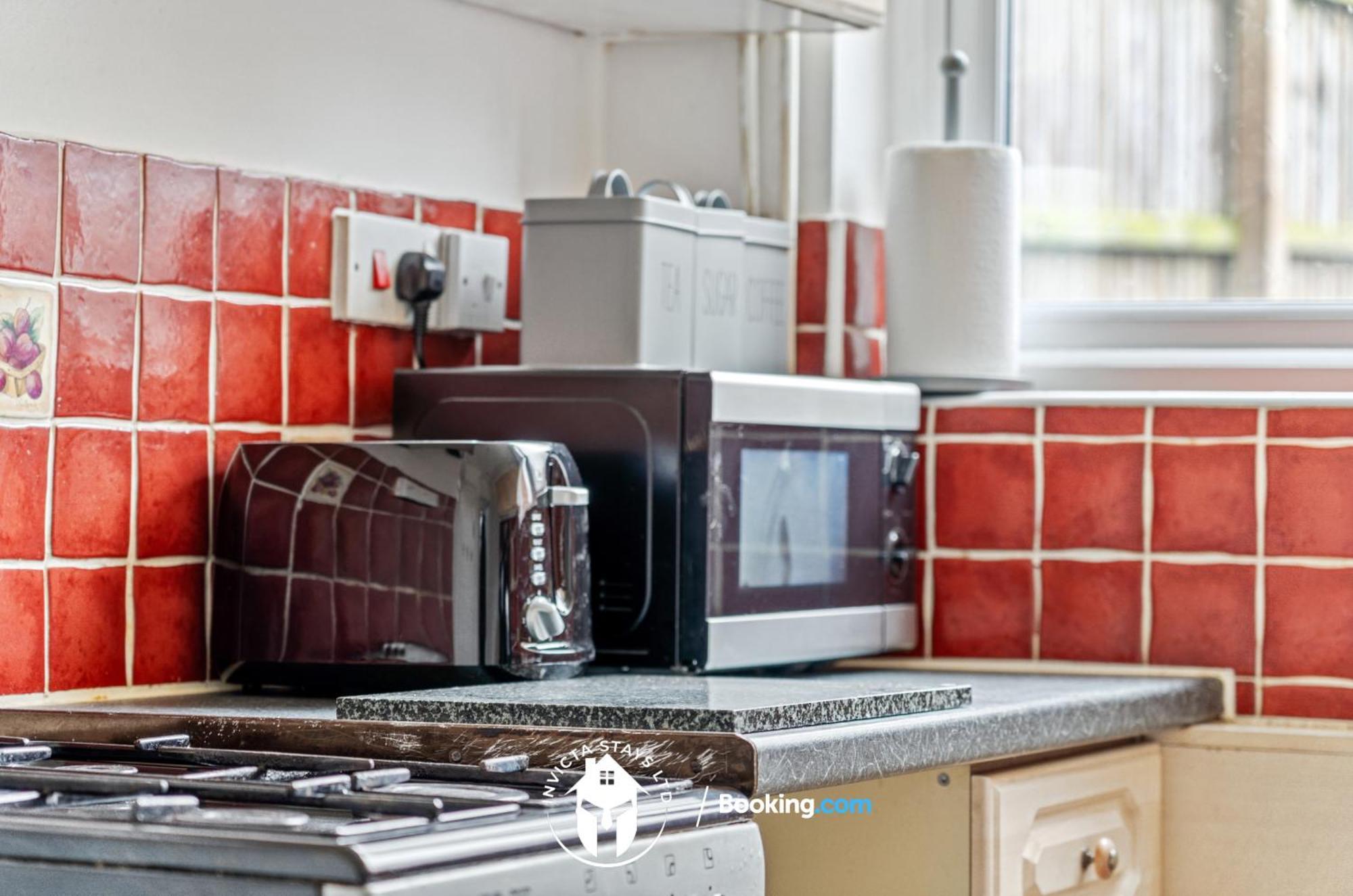 Premium Offers L Last-minute Escape L On 3-bed House Near Centre L Free Wi-fi & Parking L Sleeps 6 Leicester