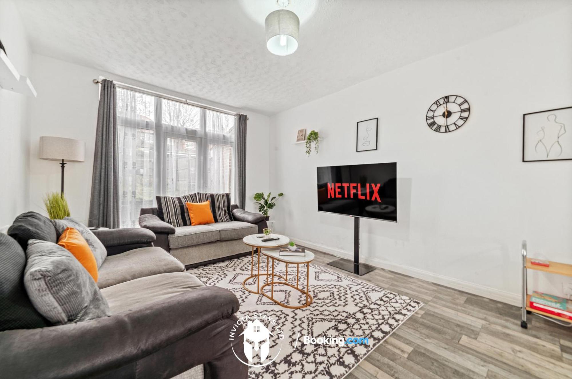 Premium Offers L Last-minute Escape L On 3-bed House Near Centre L Free Wi-fi & Parking L Sleeps 6