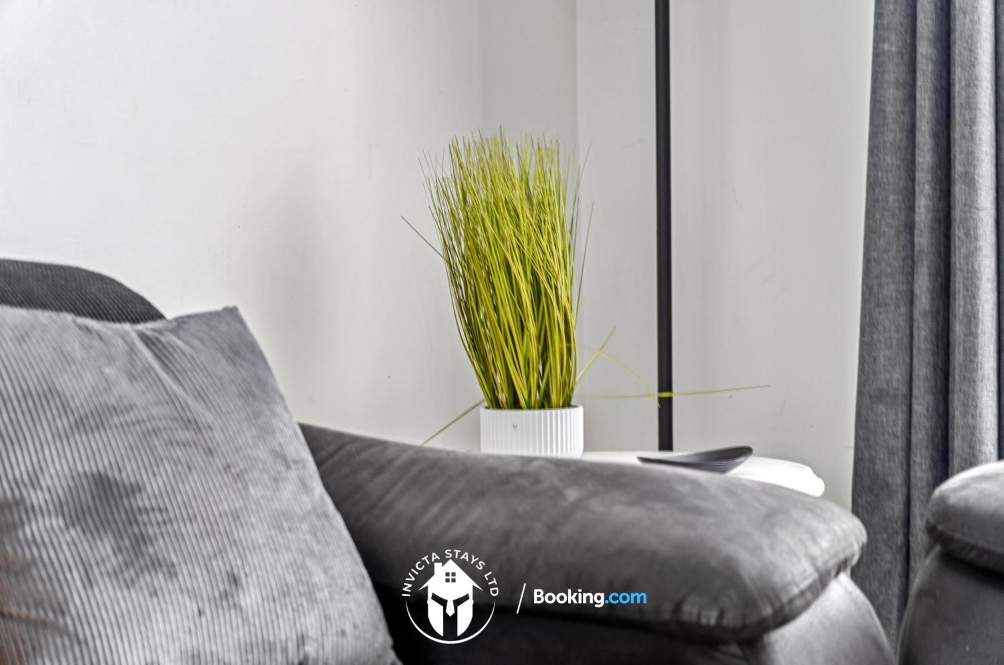 Premium Offers L Last-minute Escape L On 3-bed House Near Centre L Free Wi-fi & Parking L Sleeps 6 * Leicester