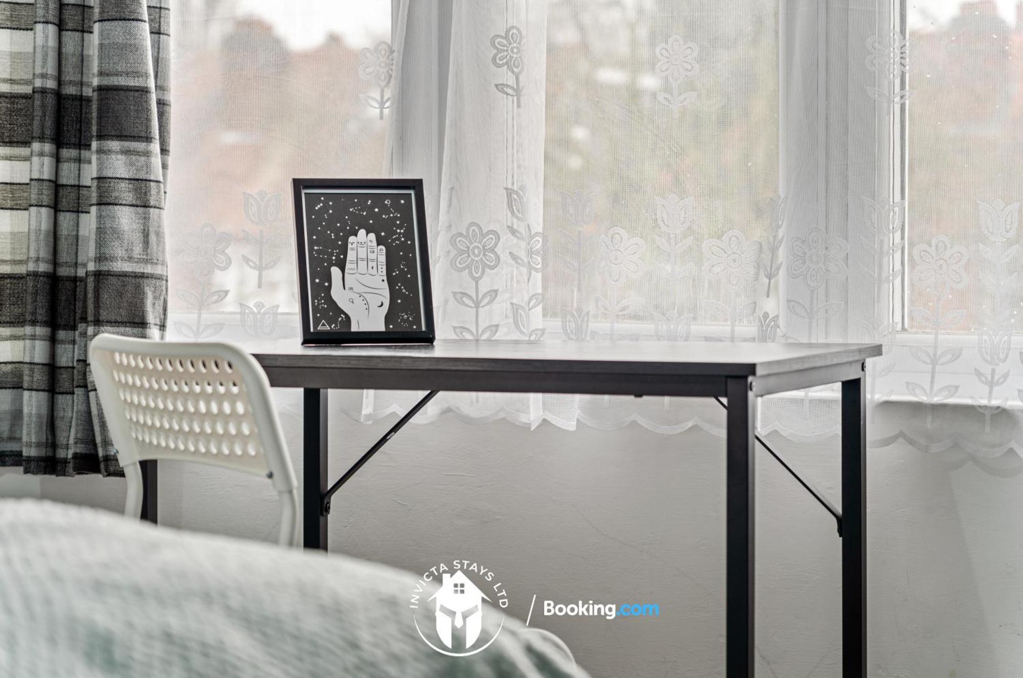 Premium Offers L Last-minute Escape L On 3-bed House Near Centre L Free Wi-fi & Parking L Sleeps 6 Leicester