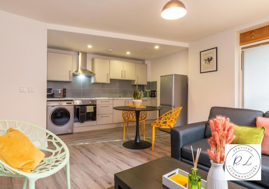 Modern Apartment, Free Parking & Monthly Savings Apartment Leicester