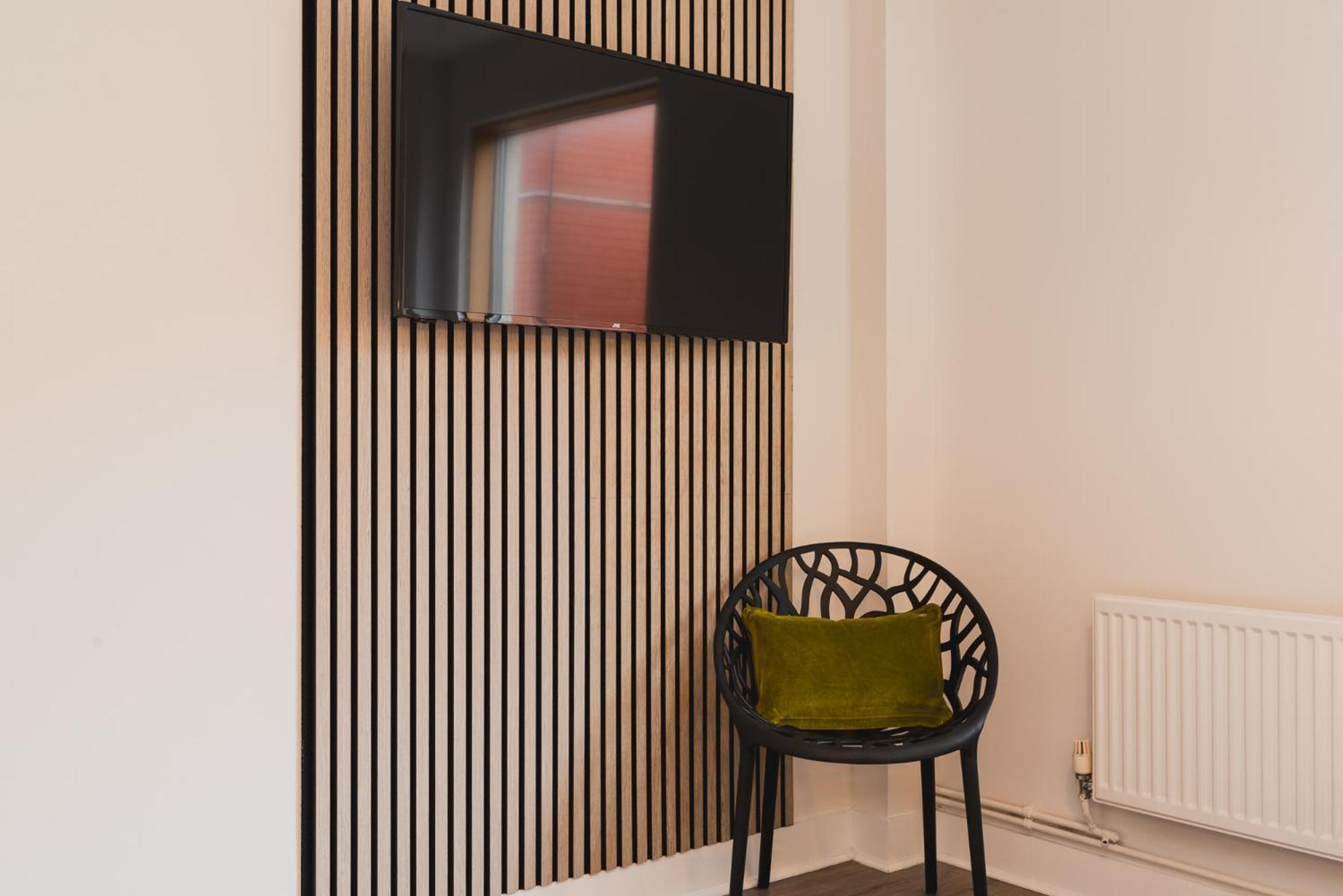 Modern Apartment, Free Parking & Monthly Savings